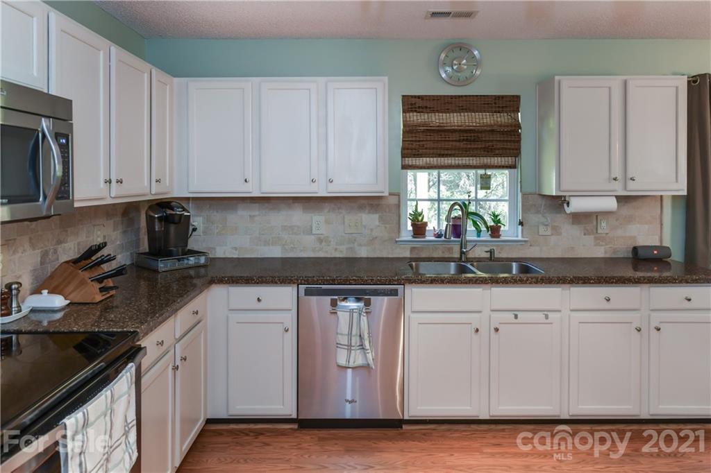 520 Red Oak Court Tega Cay, SC 29708 - Photo 20 of 28 Gallery Image 20