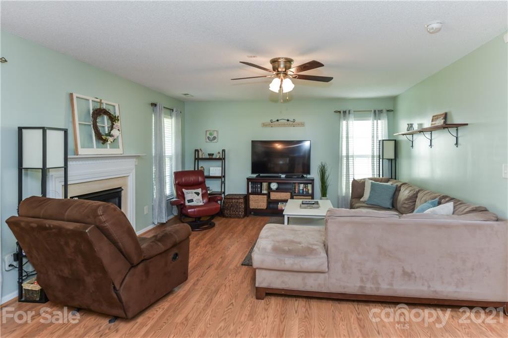 520 Red Oak Court Tega Cay, SC 29708 - Photo 7 of 28 Gallery Image 7