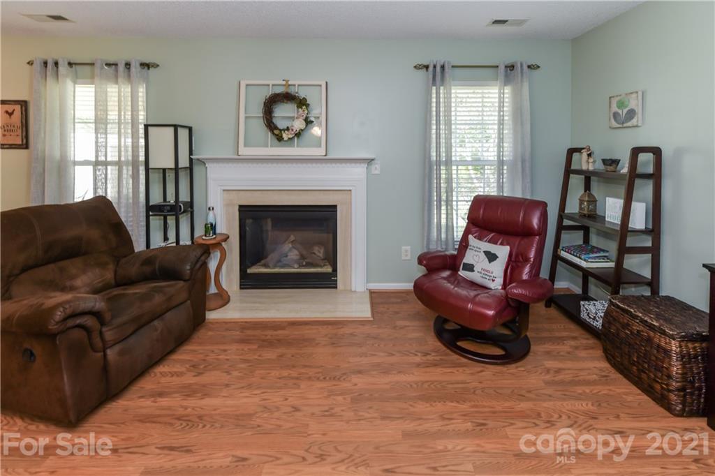 520 Red Oak Court Tega Cay, SC 29708 - Photo 10 of 28 Gallery Image 10