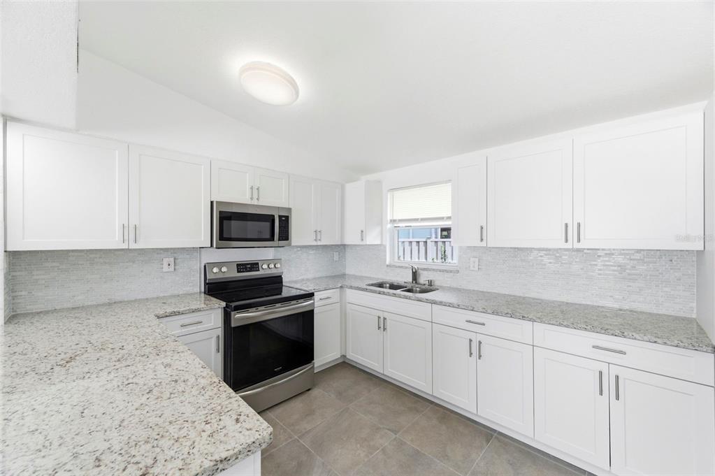 3325 West Shell Point Road Ruskin, FL 33570 - Photo 6 of 22