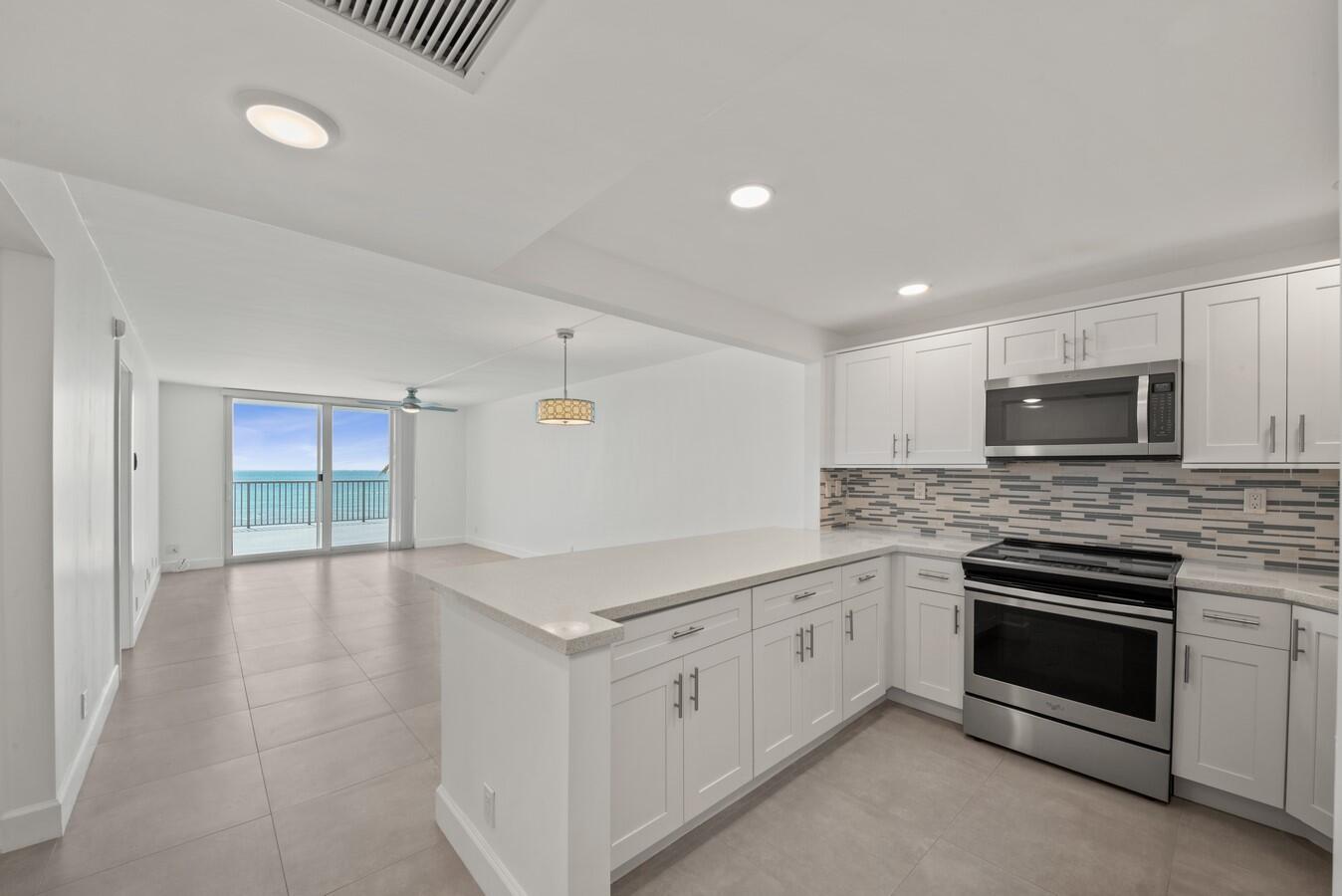 400 North Surf Road, Unit 305 Hollywood, FL 33019 - Photo 5 of 41 Updated Kitchen
