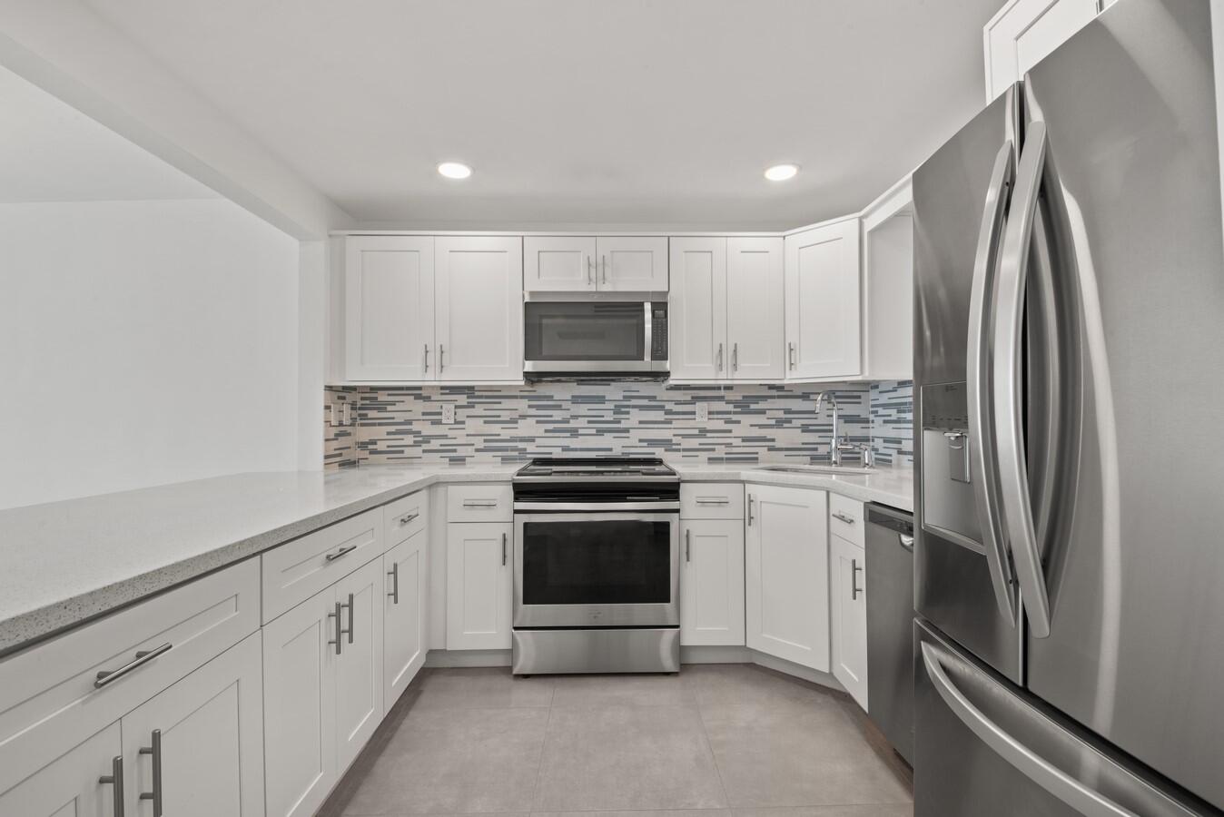 400 North Surf Road, Unit 305 Hollywood, FL 33019 - Photo 6 of 41 Quartz Countertops