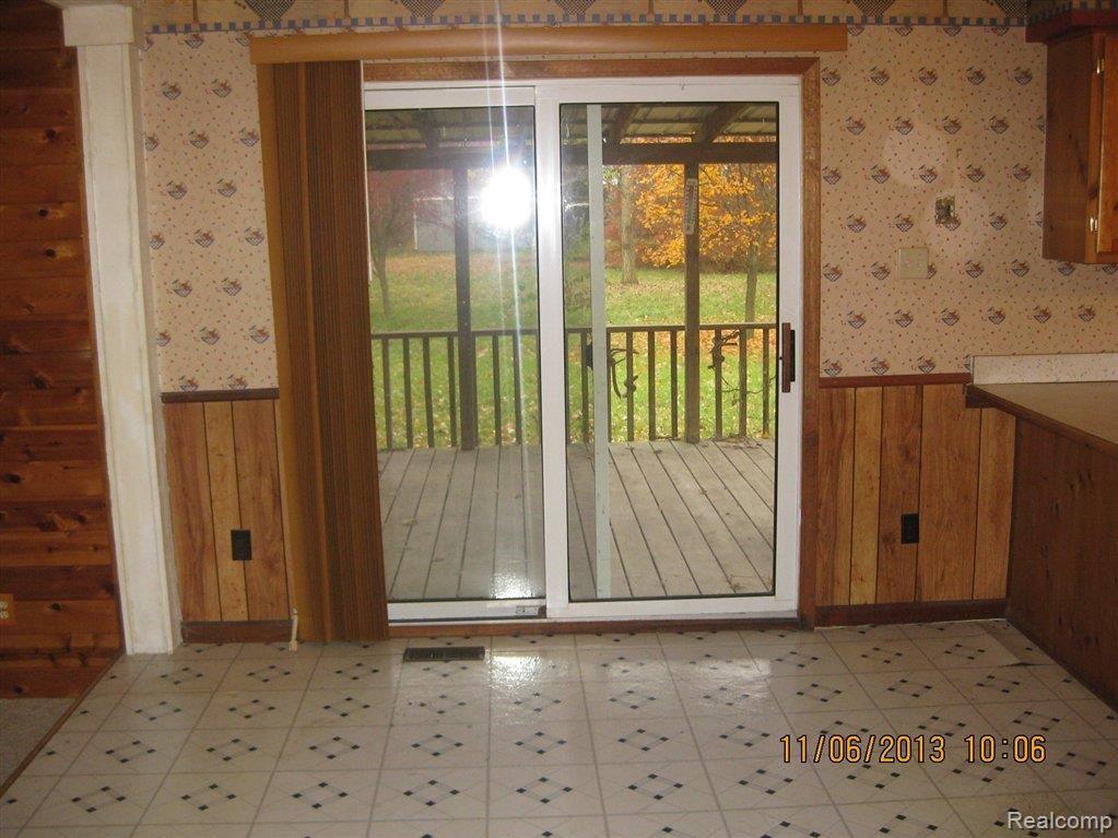 16130 Hoeft Road Belleville, MI 48111 - Photo 7 of 13 023.JPG
