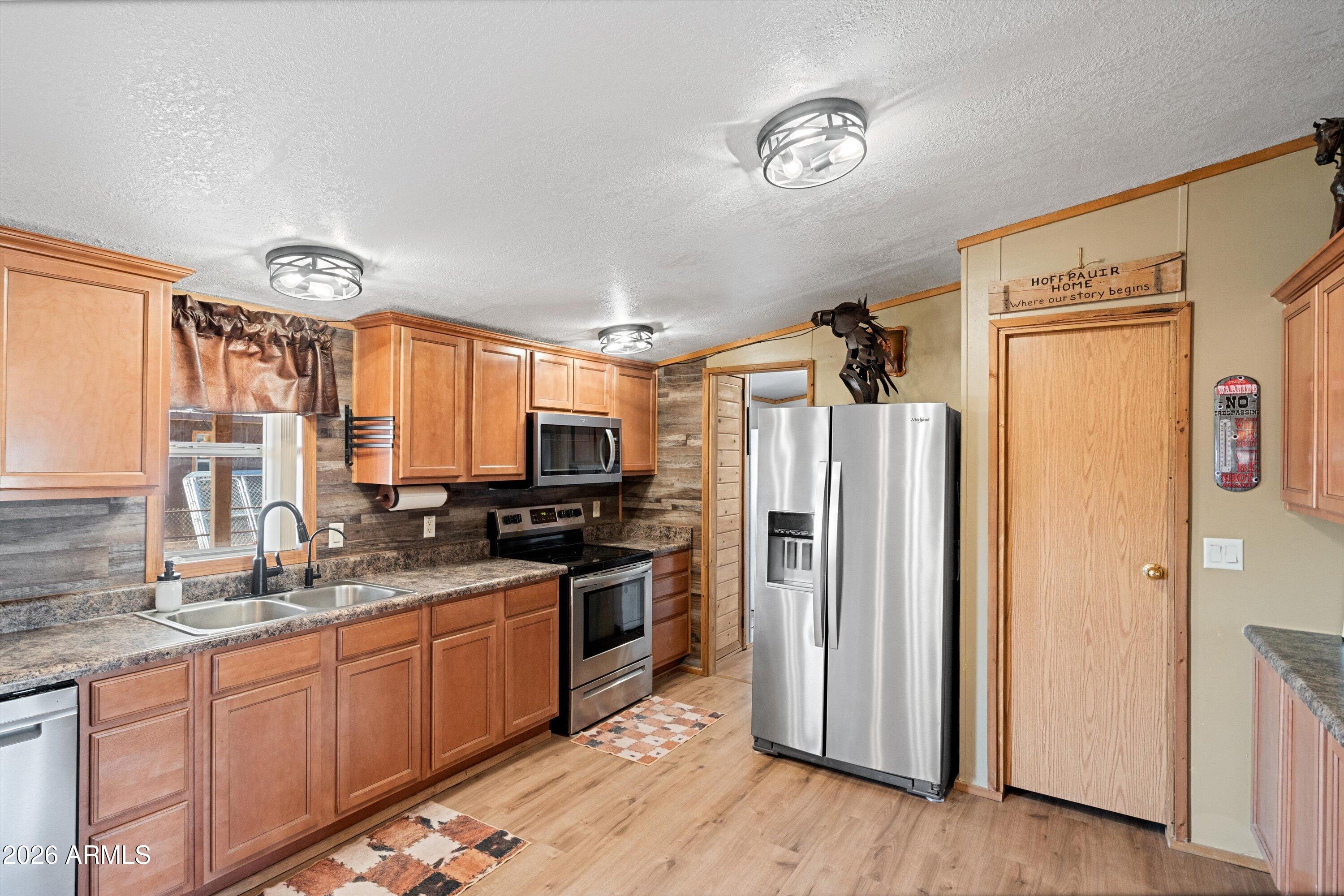 20340 West Narramore Road Buckeye, AZ 85326 - Photo 14 of 44 17-Kitchen