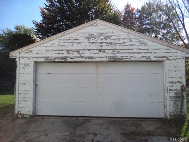 46069 Reed Street Belleville, MI 48111 - Photo 4 of 27 4-Garage.JPG