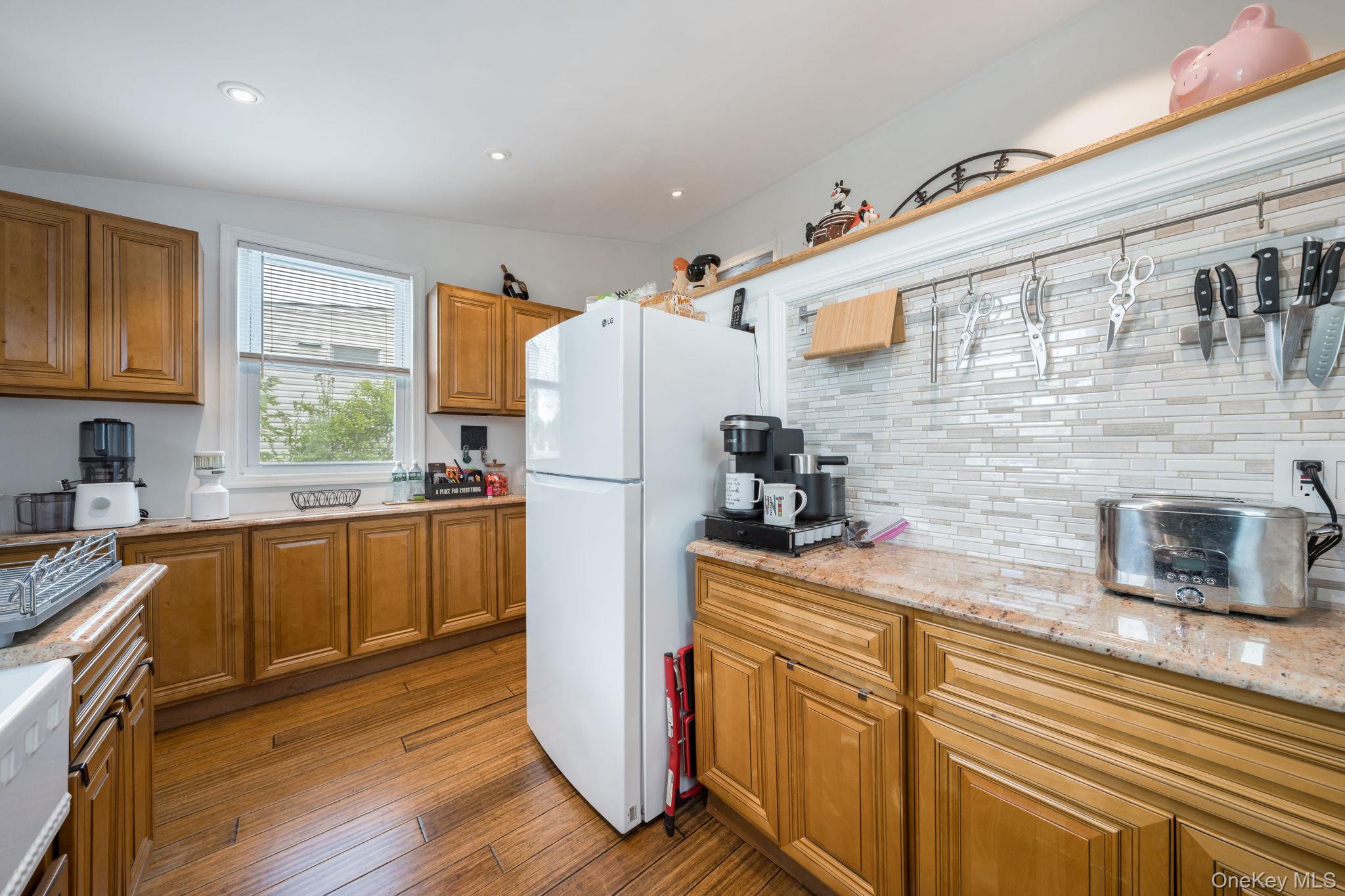 82 Nottingham Avenue Valley Stream, NY 11580 - Photo 15 of 30