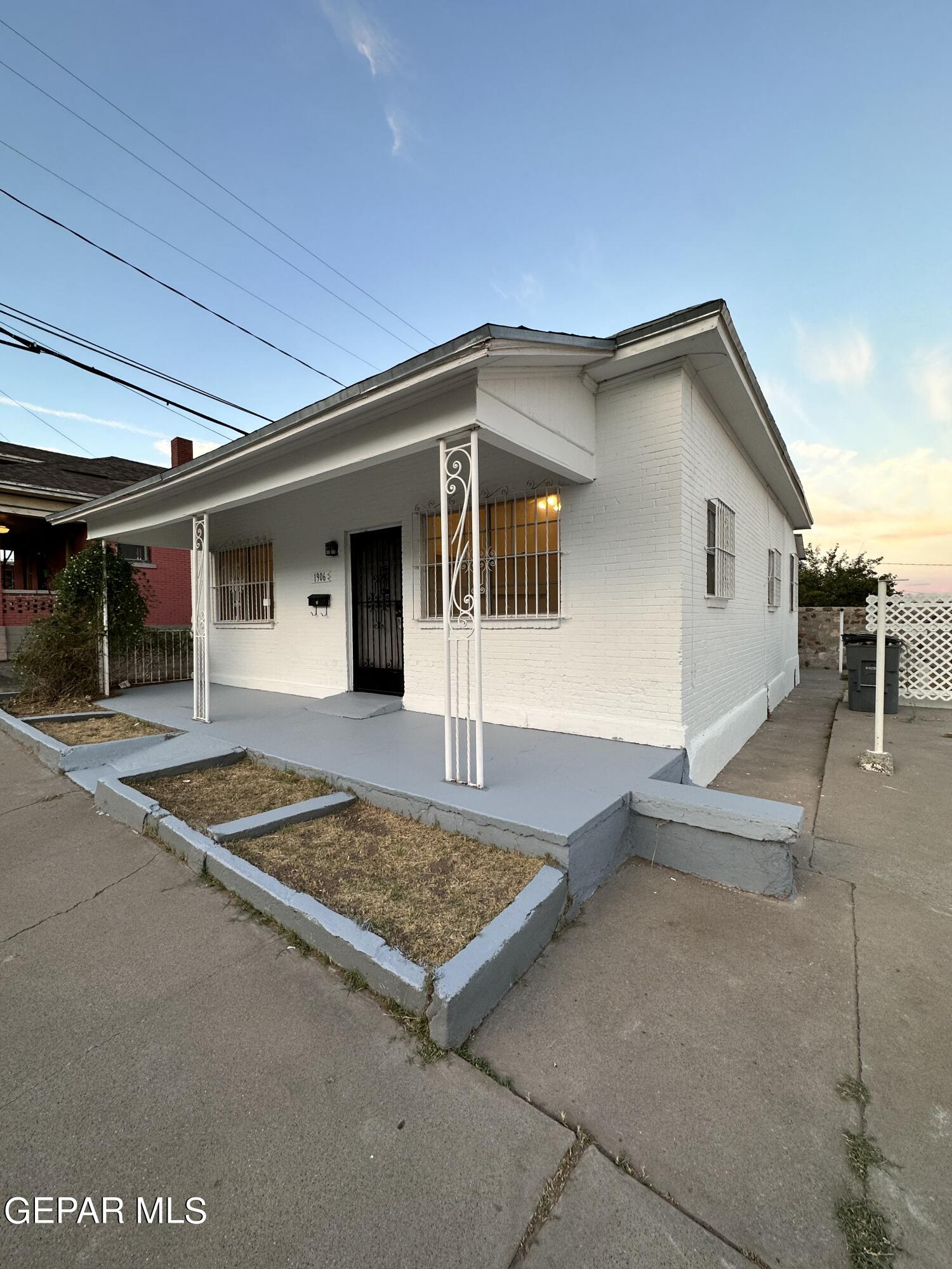 1906 ALABAMA St  