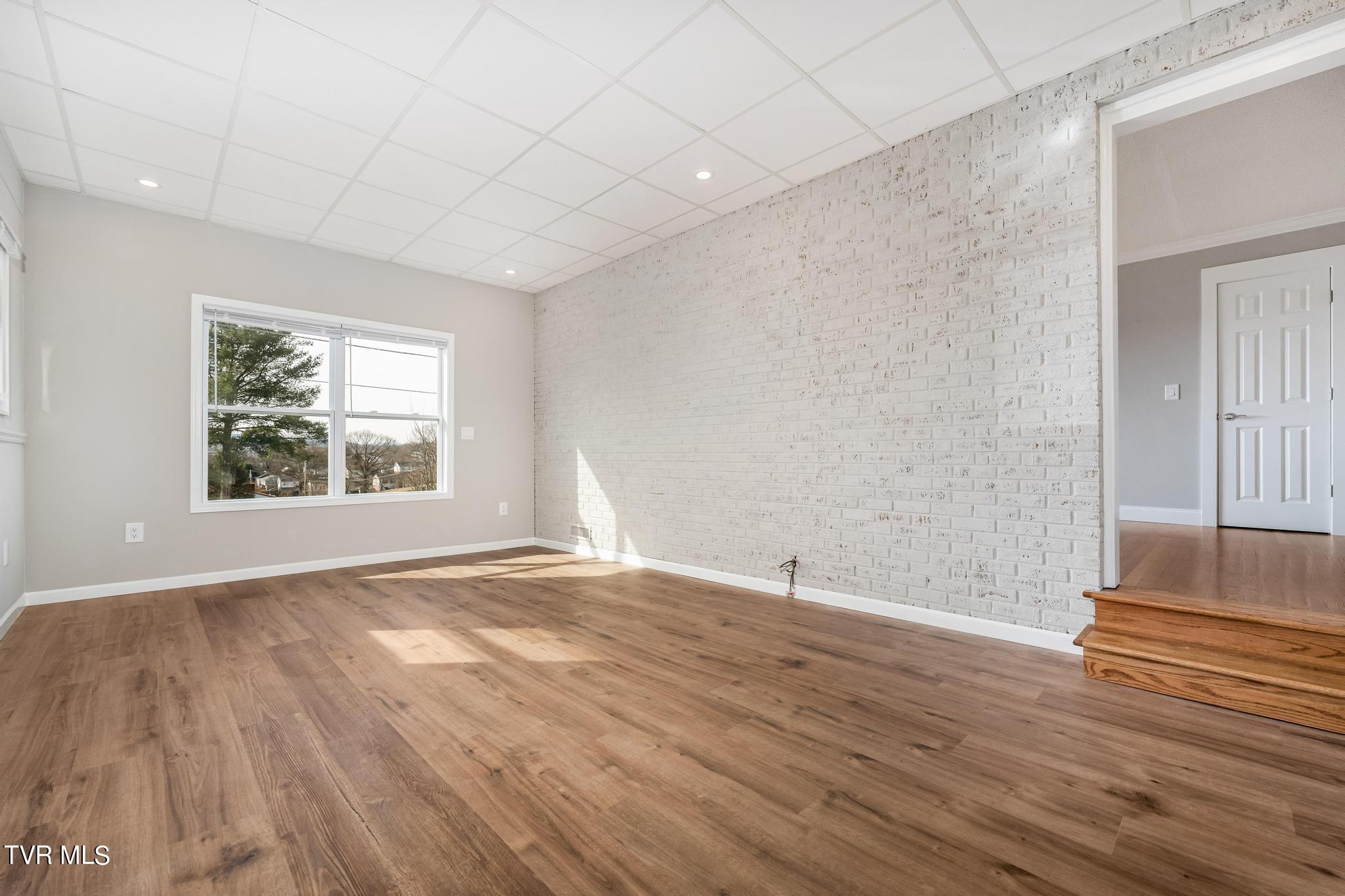 166 Valleyview Street, Unit 6 Gray, TN 37615 - Photo 14 of 32 166 Valleyview St (28 of 39)