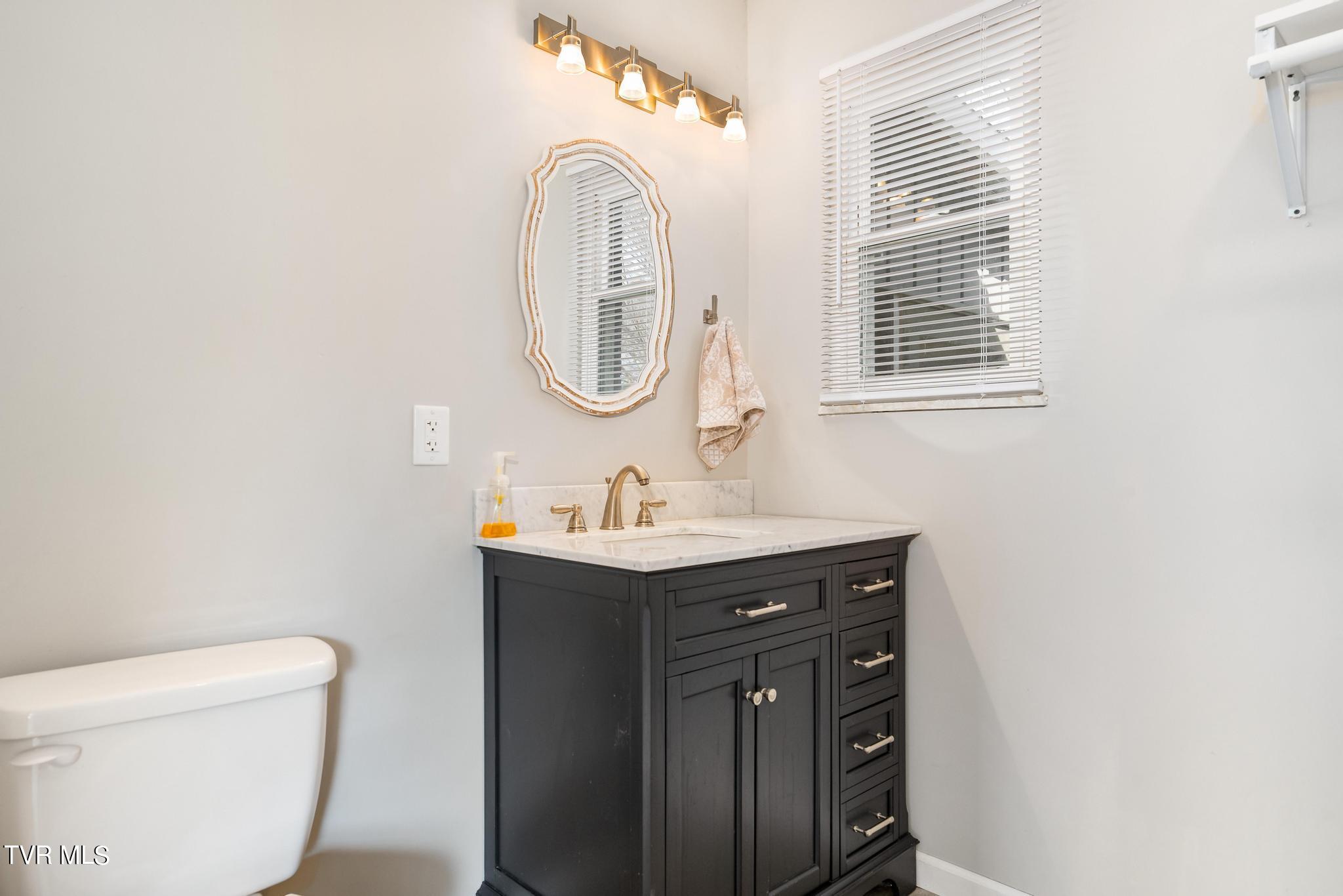 166 Valleyview Street, Unit 6 Gray, TN 37615 - Photo 16 of 32 166 Valleyview St (30 of 39)