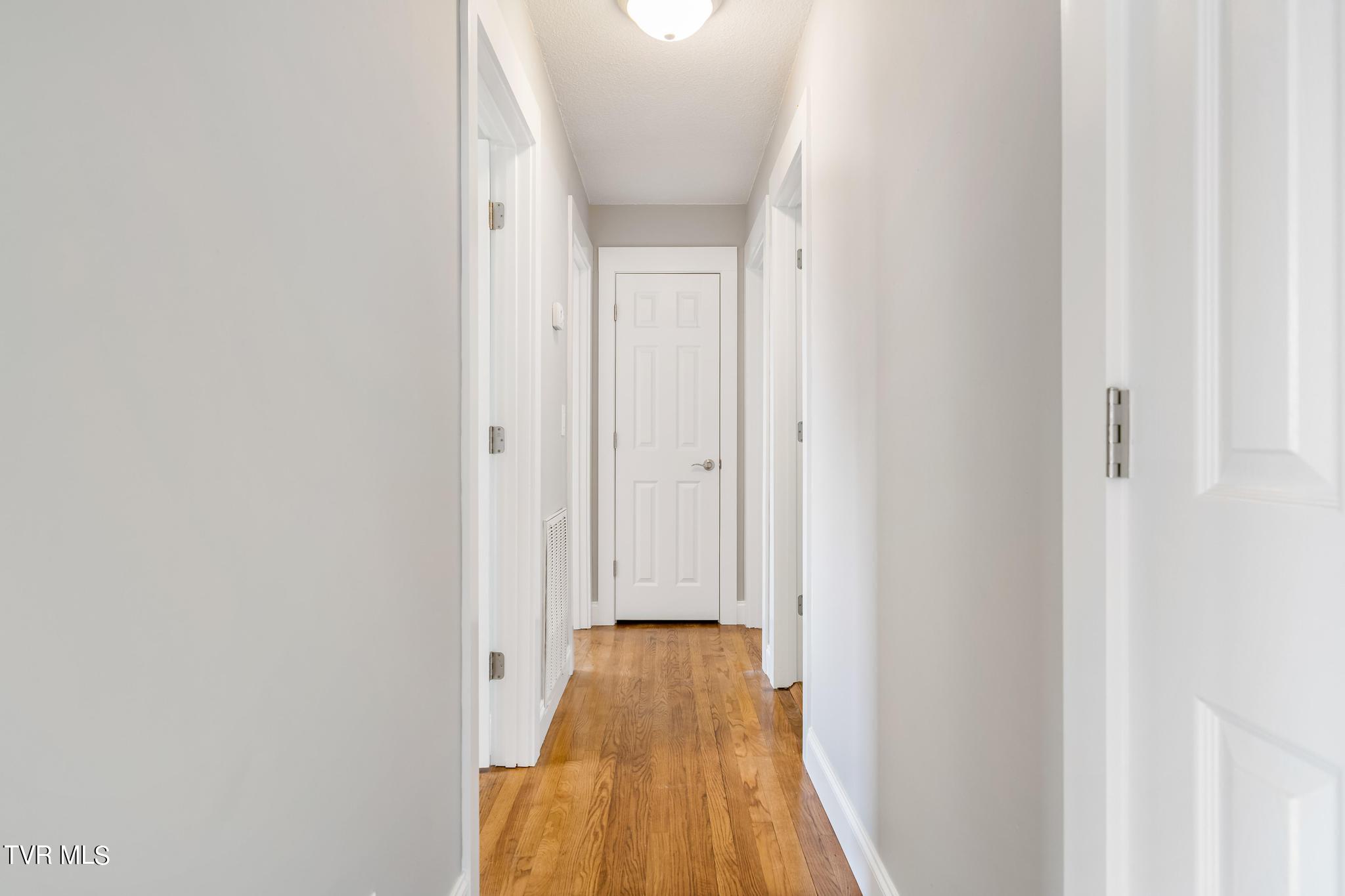 166 Valleyview Street, Unit 6 Gray, TN 37615 - Photo 18 of 32 166 Valleyview St (32 of 39)