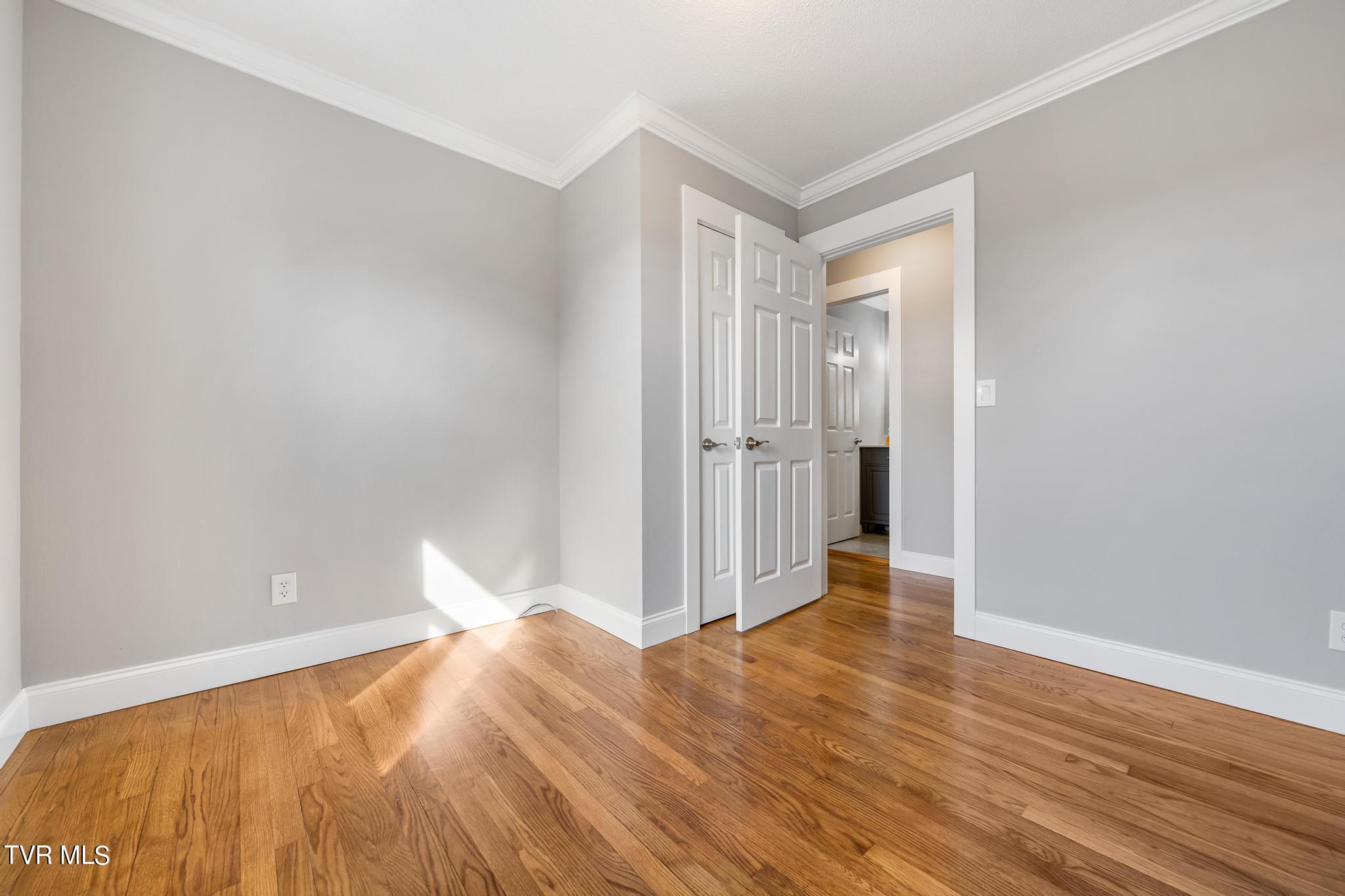 166 Valleyview Street, Unit 6 Gray, TN 37615 - Photo 20 of 32 166 Valleyview St (34 of 39)