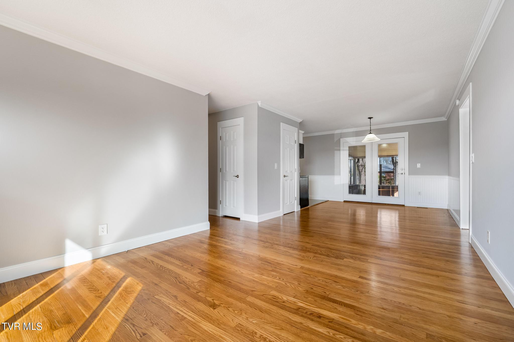 166 Valleyview Street, Unit 6 Gray, TN 37615 - Photo 6 of 32 166 Valleyview St (20 of 39)