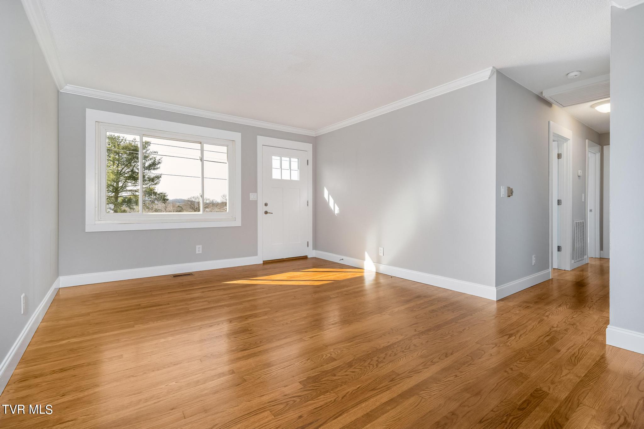 166 Valleyview Street, Unit 6 Gray, TN 37615 - Photo 7 of 32 166 Valleyview St (21 of 39)