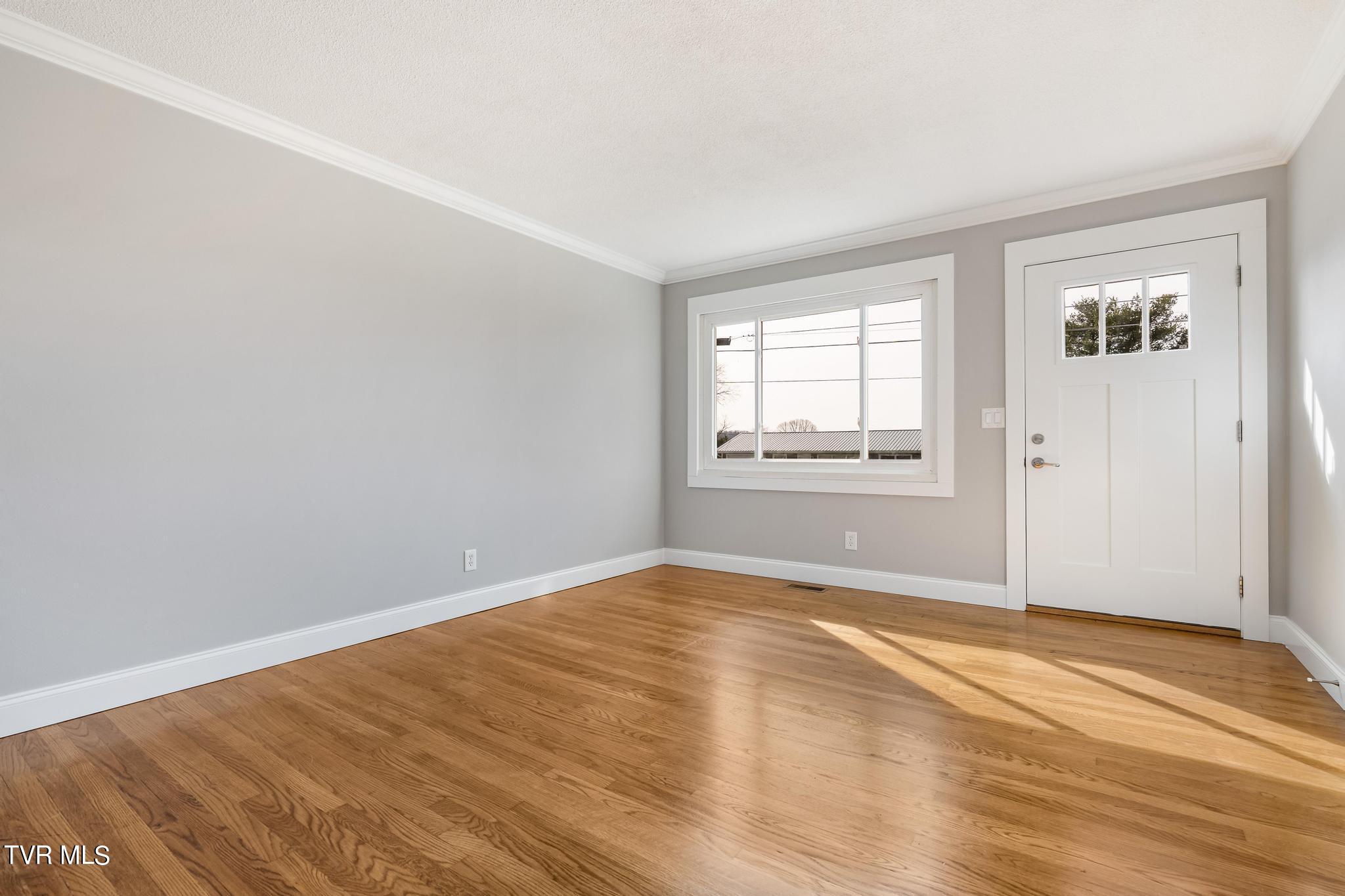 166 Valleyview Street, Unit 6 Gray, TN 37615 - Photo 8 of 32 166 Valleyview St (22 of 39)