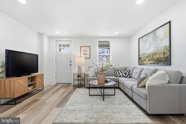 $375,000 | 540 Broad Street, Spring City, PA 19475