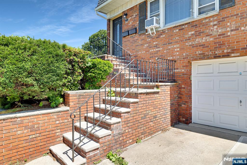 31 Marginal Road Rutherford, NJ 07070 - Photo 4 of 44