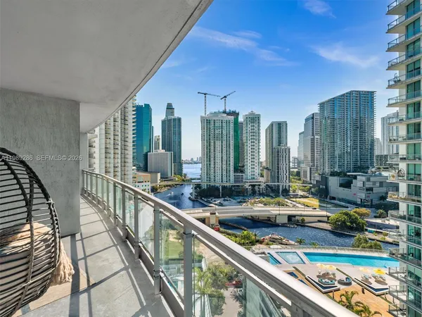 $625,000 | 90 Southwest 3rd Street, Unit 2013, Miami, FL 33130