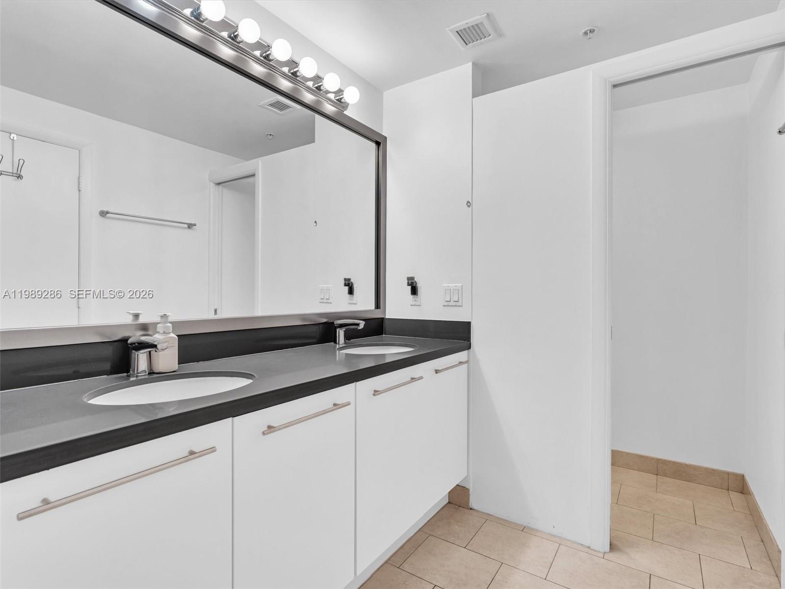 90 Southwest 3rd Street, Unit 2013 Miami, FL 33130 - Photo 21 of 44