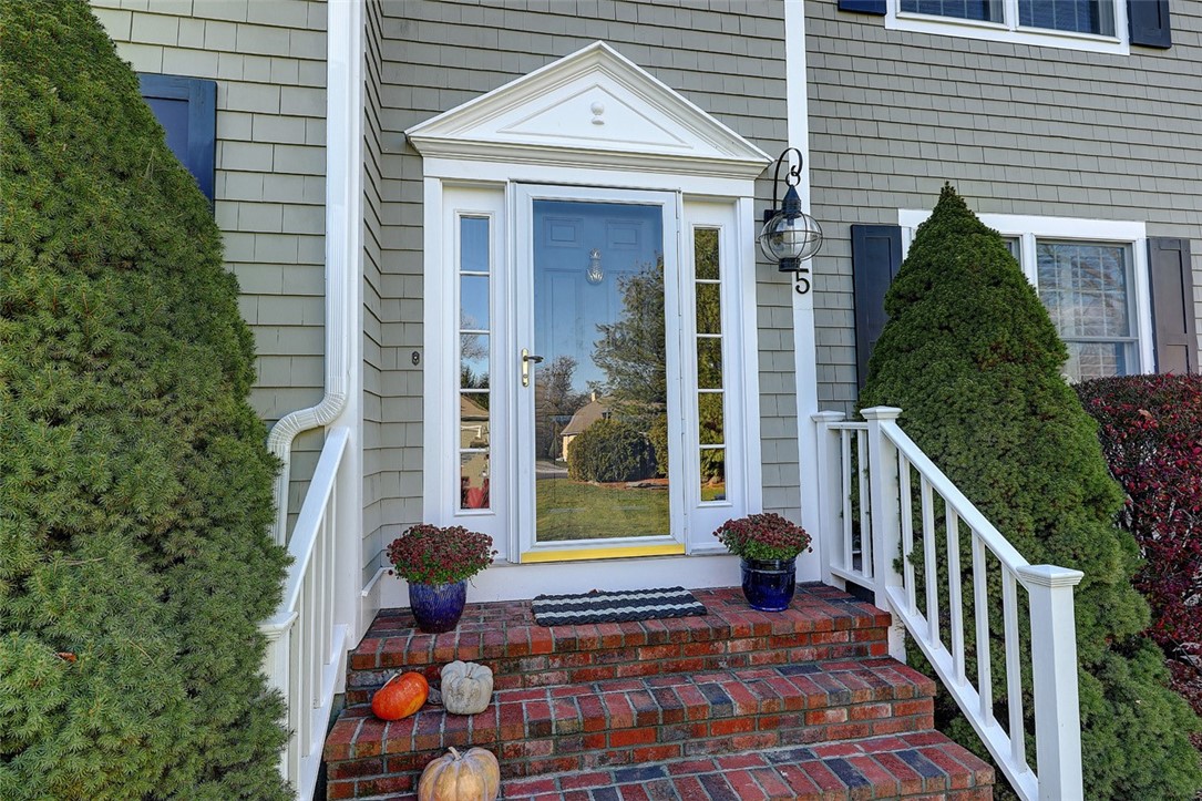 5 Jacobs Point Road Warren, RI 02885 - Photo 2 of 43
