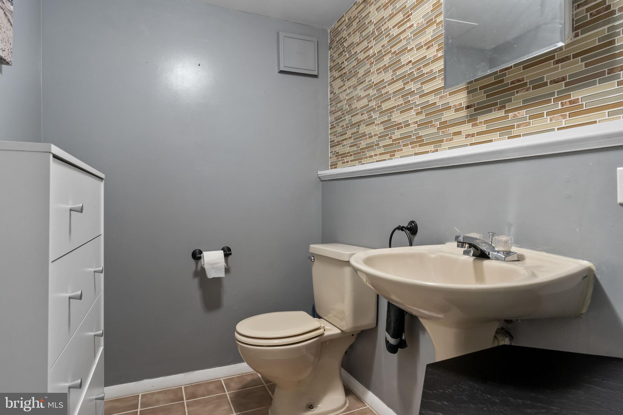 12413 Tyrone Road Philadelphia, PA 19154 - Photo 12 of 31 half bath