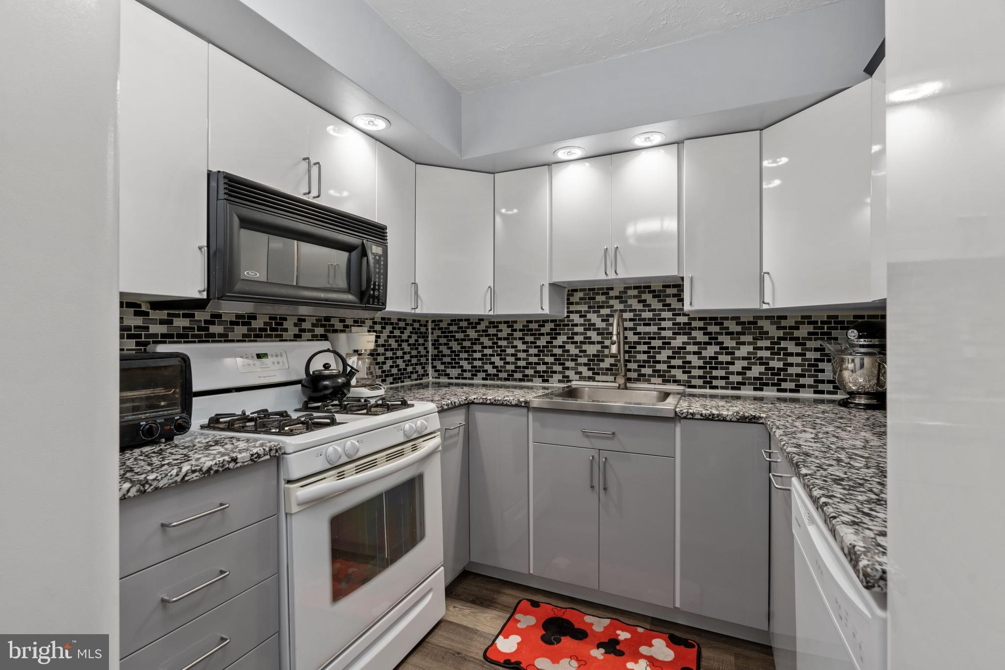 12413 Tyrone Road Philadelphia, PA 19154 - Photo 15 of 31