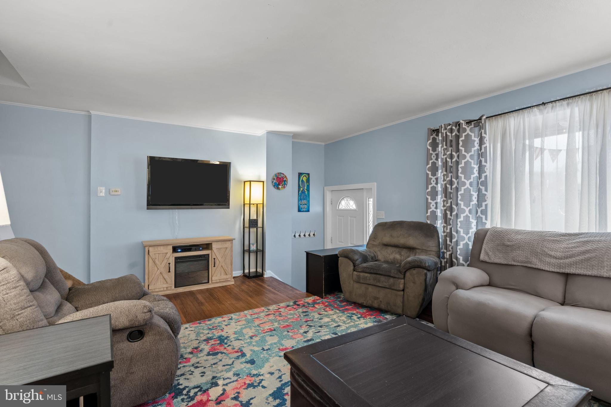 12413 Tyrone Road Philadelphia, PA 19154 - Photo 4 of 31 Main floor living space