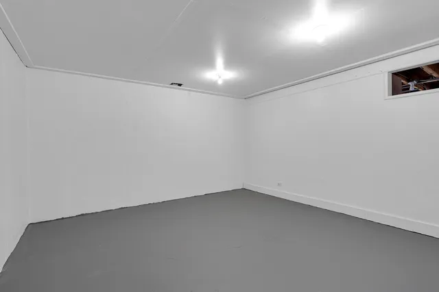 an empty room with a empty space