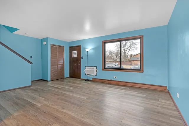 a view of empty room with window