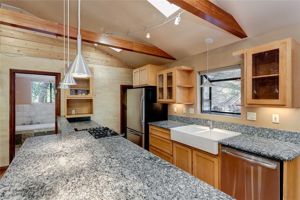 4030 Chaney Trail Altadena, CA 91001 - Photo 12 of 24