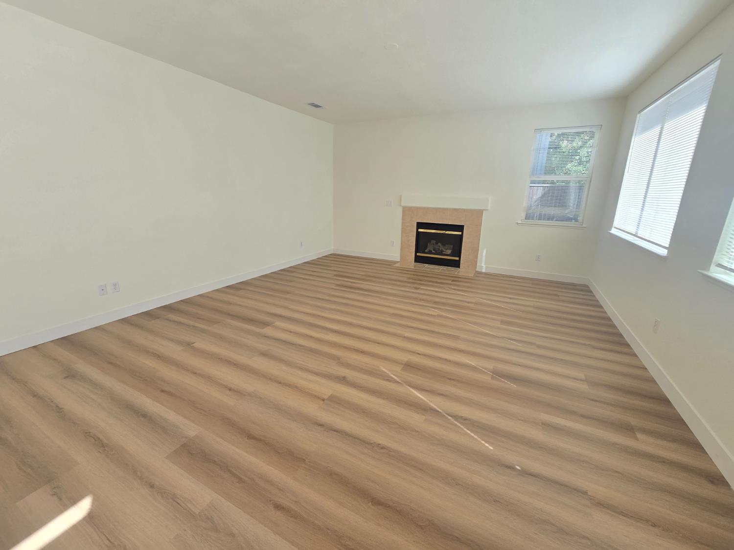 10554 Rudder Way Stockton, CA 95209 - Photo 23 of 40 a view of empty room with wooden floor
