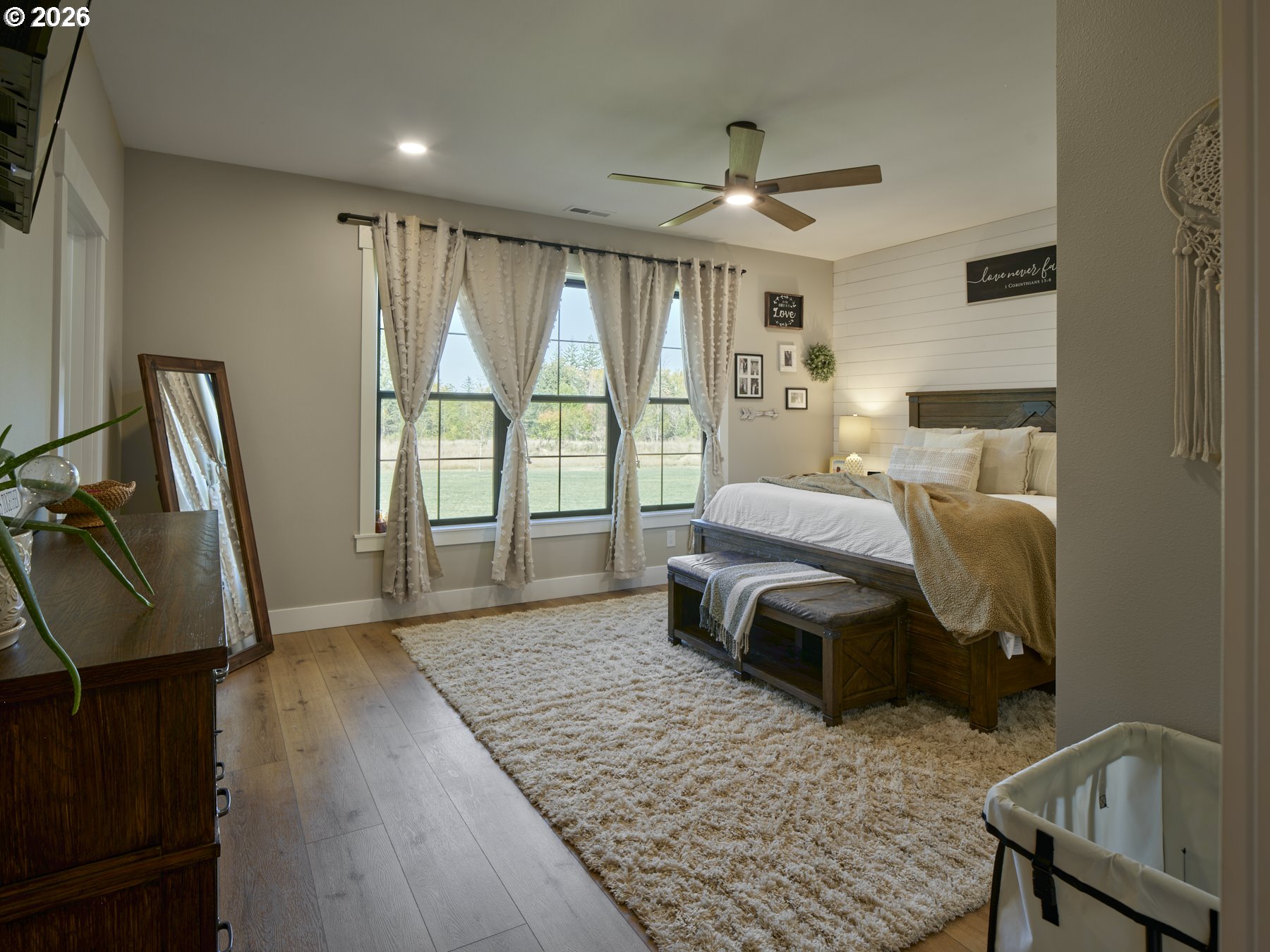 422 Park Road Winlock, WA 98596 - Photo 23 of 48 Primary Bedroom