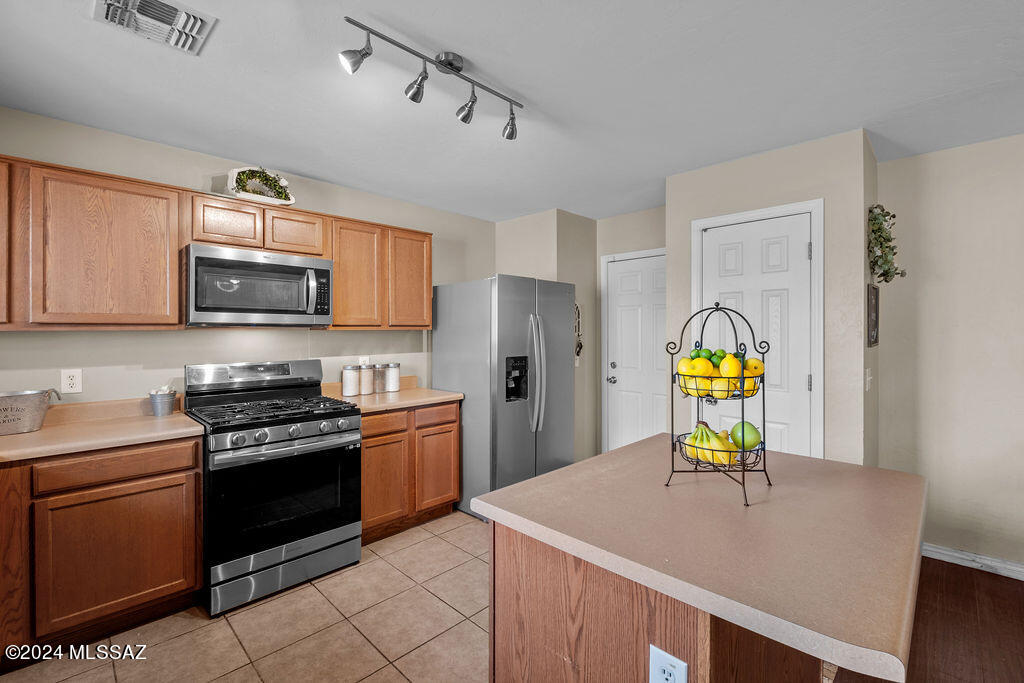 8350 West Razorbill Drive Tucson, AZ 85757 - Photo 7 of 27