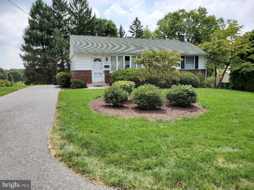1719 Manor Ridge Drive Lancaster, PA 17603 - Photo 1 of 25 Gallery Image 1
