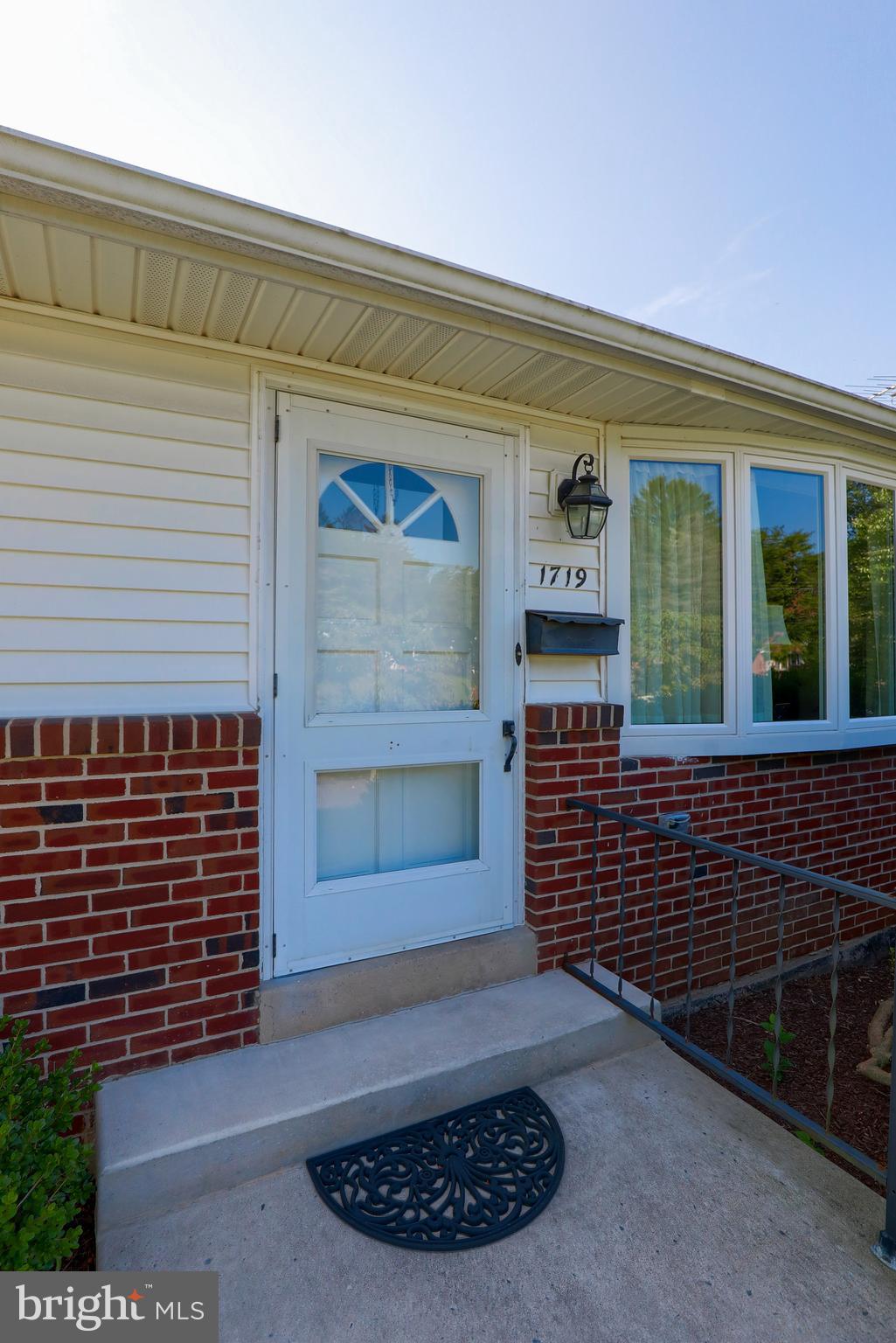 1719 Manor Ridge Drive Lancaster, PA 17603 - Photo 4 of 25 Gallery Image 4