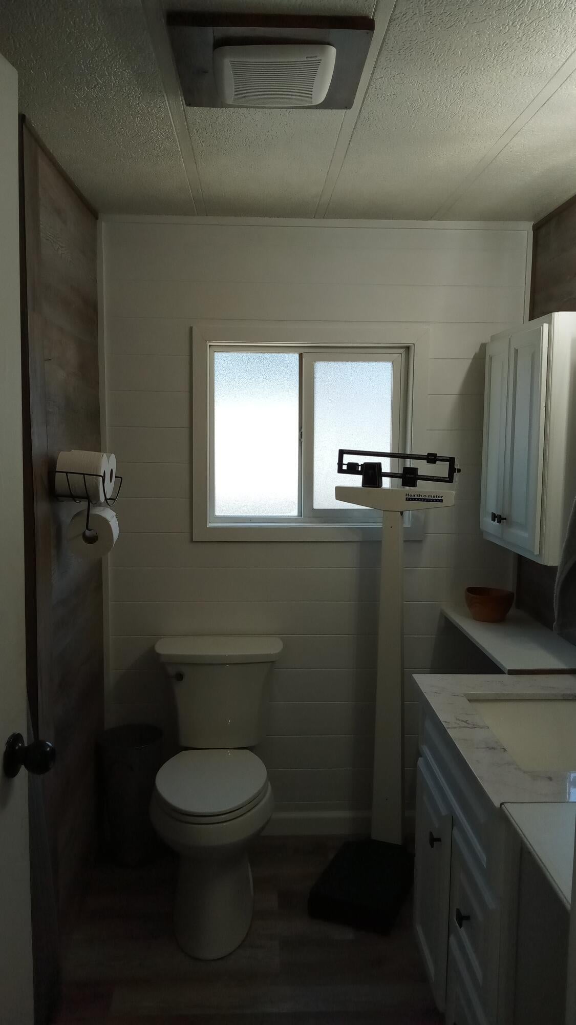 6616 Randy Road La Pine, OR 97739 - Photo 10 of 32 Bath with tub/shower combo