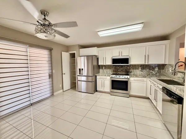 $1,800 | 686 West Kingman Loop, Casa Grande, AZ 85122