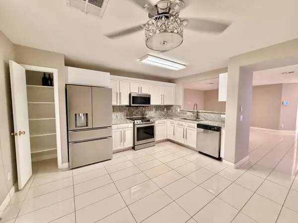 $1,800 | 686 West Kingman Loop, Casa Grande, AZ 85122