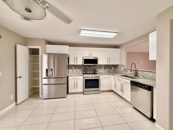 $1,800 | 686 West Kingman Loop, Casa Grande, AZ 85122