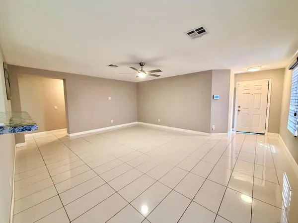 $1,800 | 686 West Kingman Loop, Casa Grande, AZ 85122