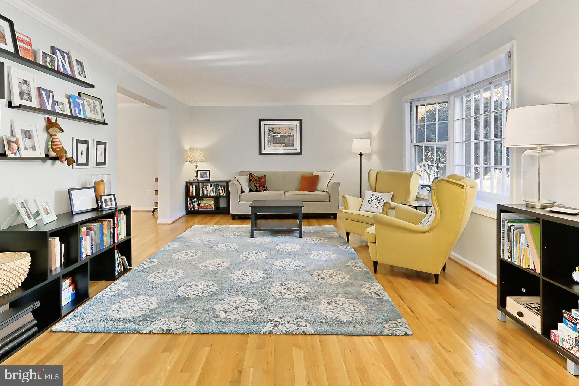 8203 Langbrook Road Springfield, VA 22152 - Photo 5 of 48 Beautiful sprawling hardwoods