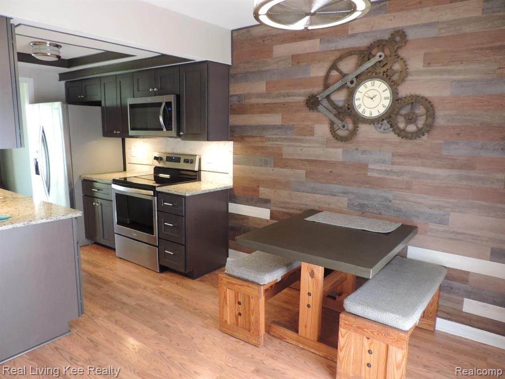 1422 Oakbrook Rochester Hills Rochester, MI 48307 - Photo 5 of 33