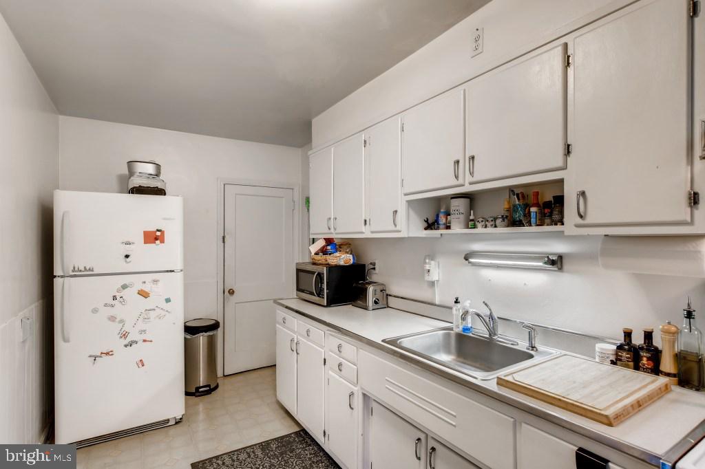 905 Radcliffe Road Baltimore, MD 21204 - Photo 5 of 11 Gallery Image 5