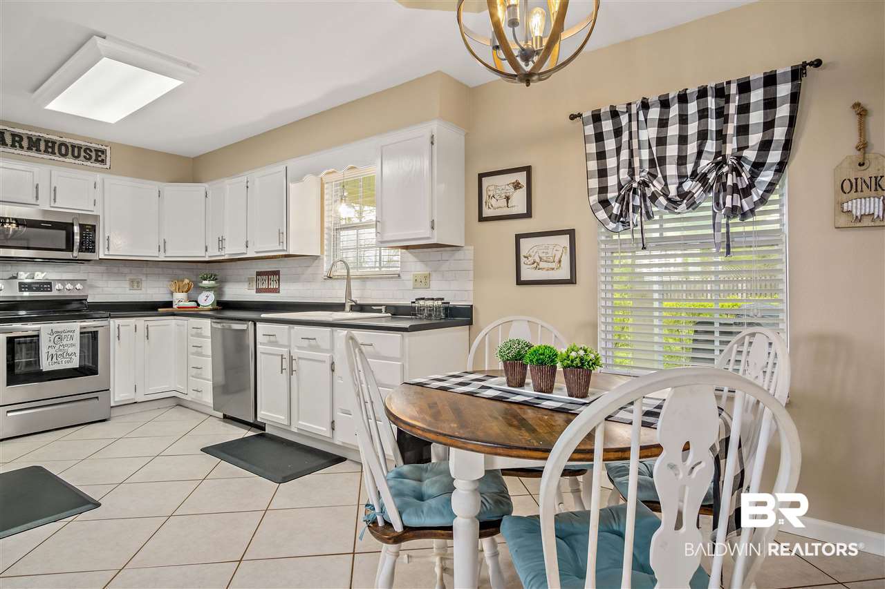 34760 Pine Road South Stapleton, AL 36578 - Photo 10 of 28 Kitchen/Breakfast Area