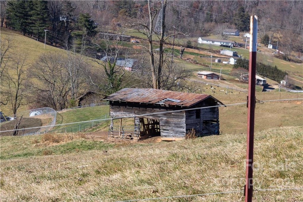 11 Fernwood Road Clyde, NC 28721 - Photo 22 of 26 a backyard of a house with barbeque oven