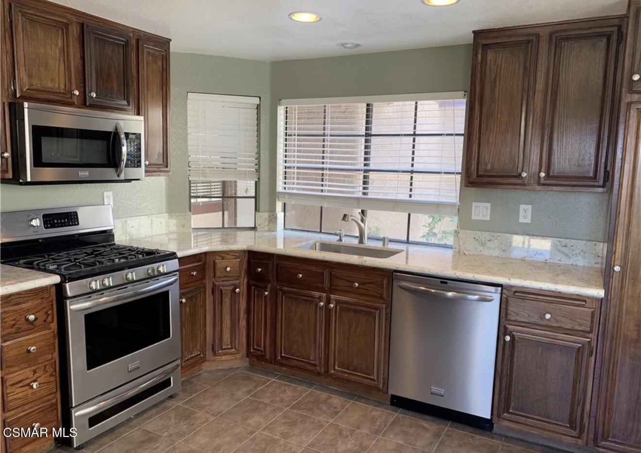 852 Congressional Road Simi Valley, CA 93065 - Photo 9 of 25 IMG_0908