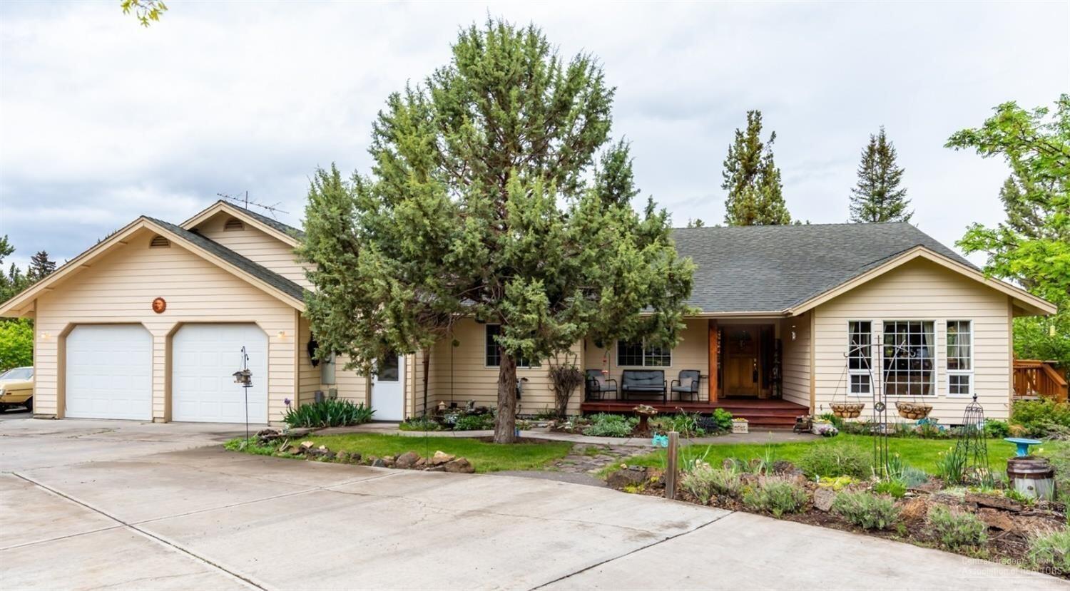 21225 Garcia Road Bend, OR 97701 - Photo 2 of 27 20200311082717173785000000-o