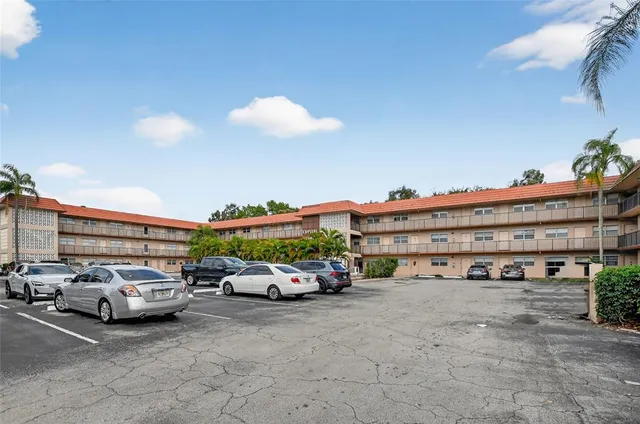 $199,900 | 3930 Crystal Lake Drive, Unit 308, Deerfield Beach, FL 33064