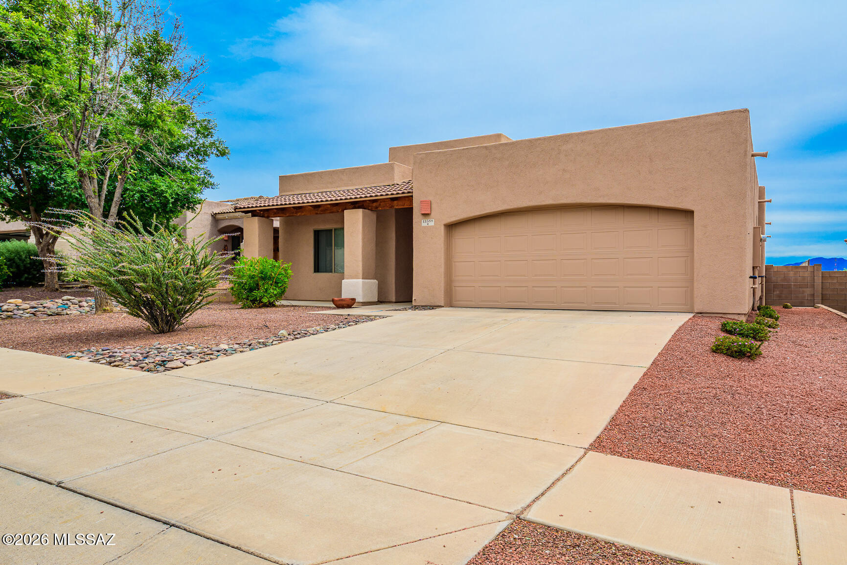 13588 East High Plains Ranch Street Vail, AZ 85641 - Photo 3 of 44 Tandem 3 Car Garage!