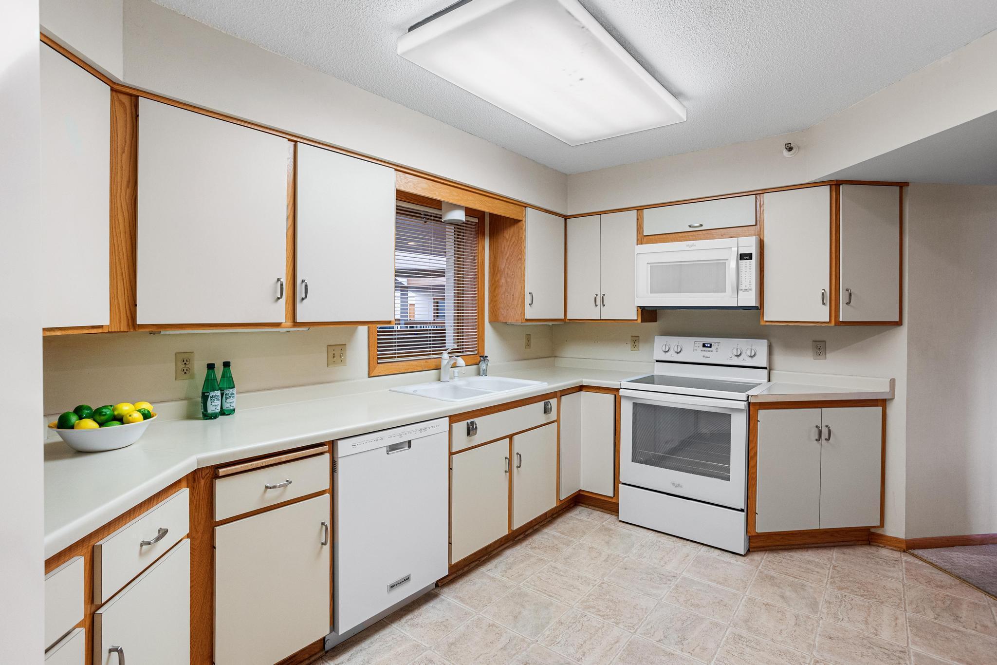 14601 Atrium Way, Unit 332 Minnetonka, MN 55345 - Photo 20 of 48