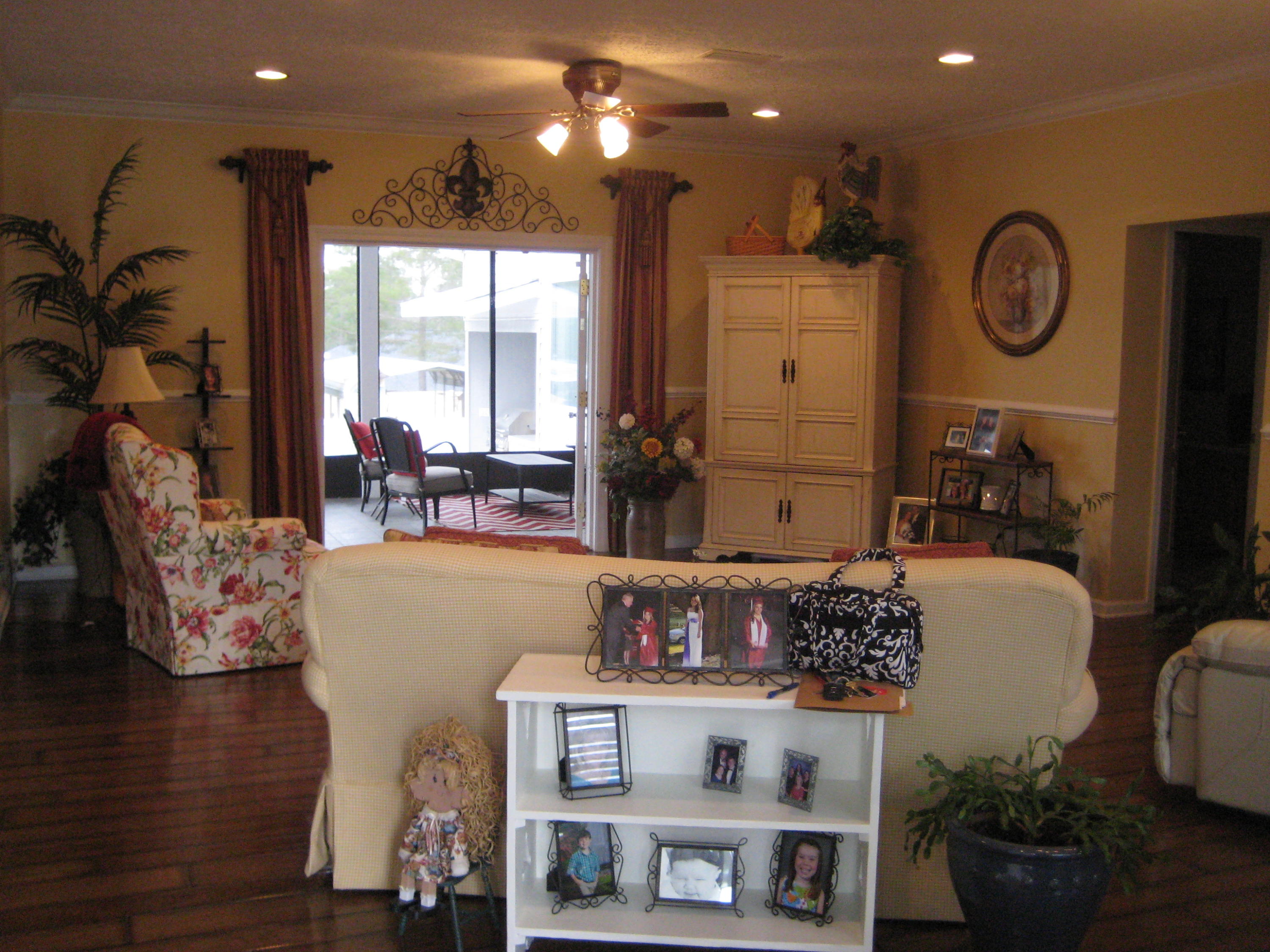 6024 Sand Hill Road Crestview, FL 32539 - Photo 17 of 43 a living room with furniture and a large window